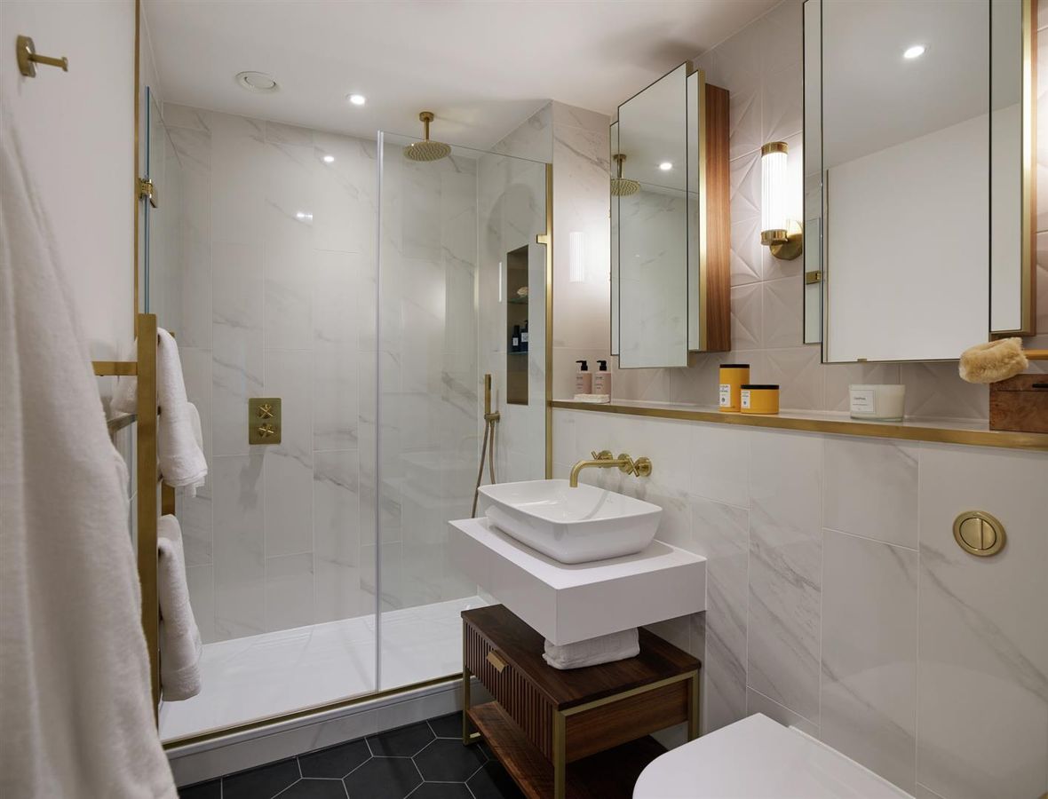 Chelsea Creek - Luxury Two Bedroom Apartment thumbnail 10