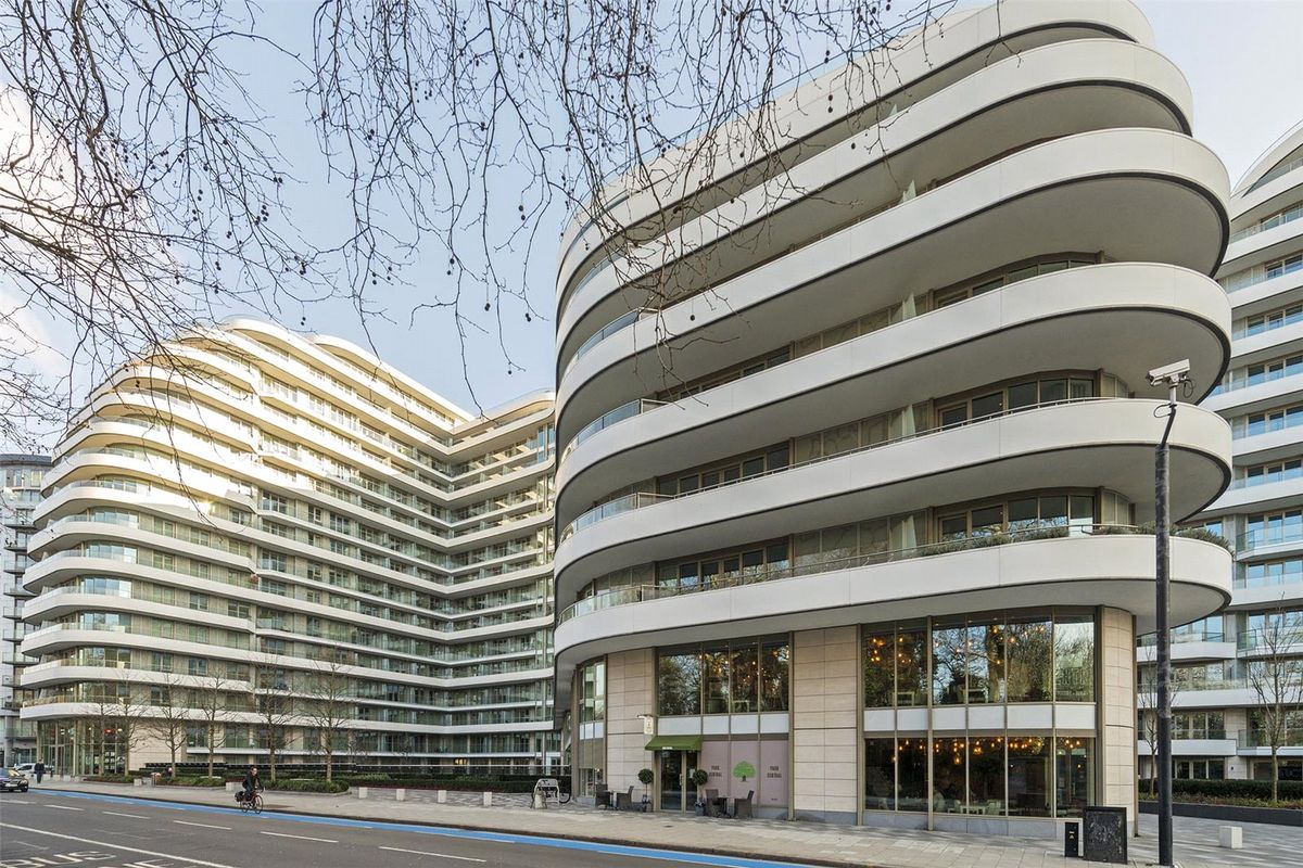 Chelsea Bridge Vista - Luxury Two Bedroom Apartment thumbnail 9