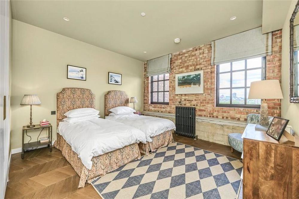 Battersea Power Station - Luxury Two Bedroom Apartment thumbnail 2