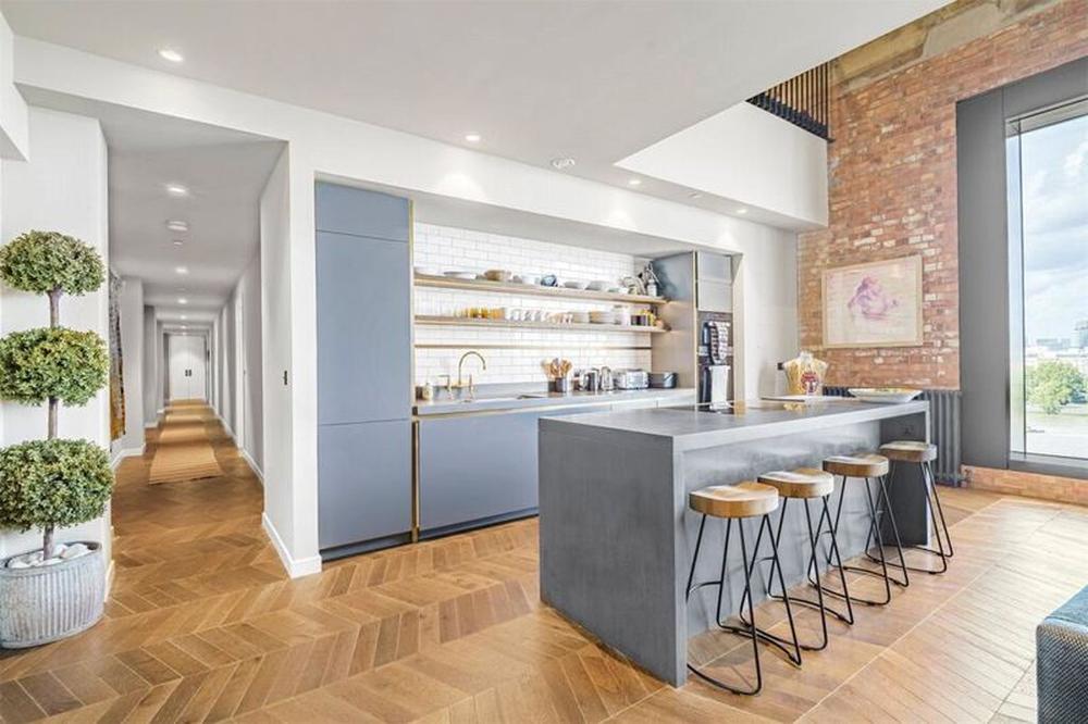 Battersea Power Station - Luxury Two Bedroom Apartment thumbnail 6