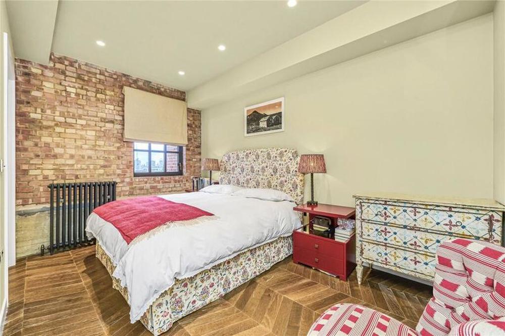Battersea Power Station - Luxury Two Bedroom Apartment thumbnail 10
