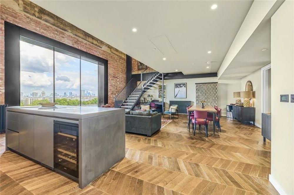 Battersea Power Station - Luxury Two Bedroom Apartment thumbnail 14