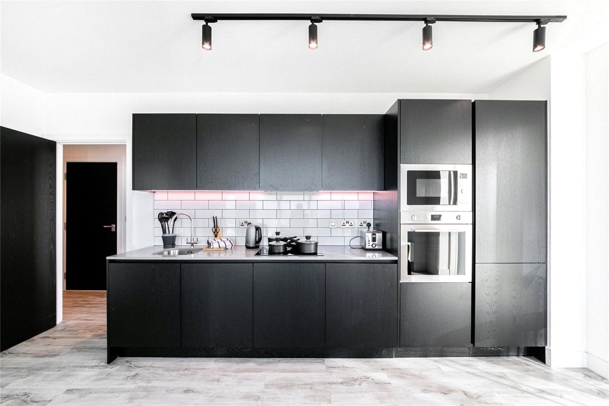 Icon Tower – Luxury One Bedroom Apartment thumbnail 5