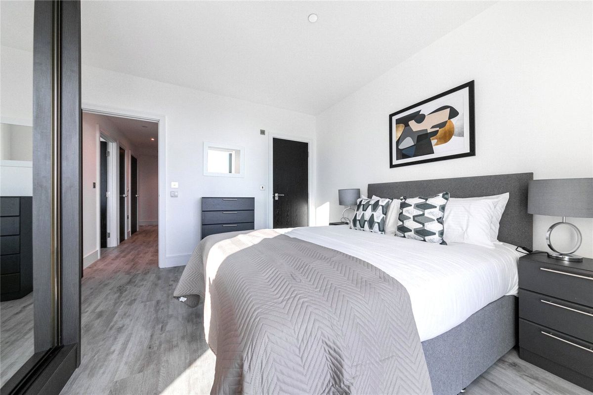 Icon Tower – Luxury One Bedroom Apartment thumbnail 8