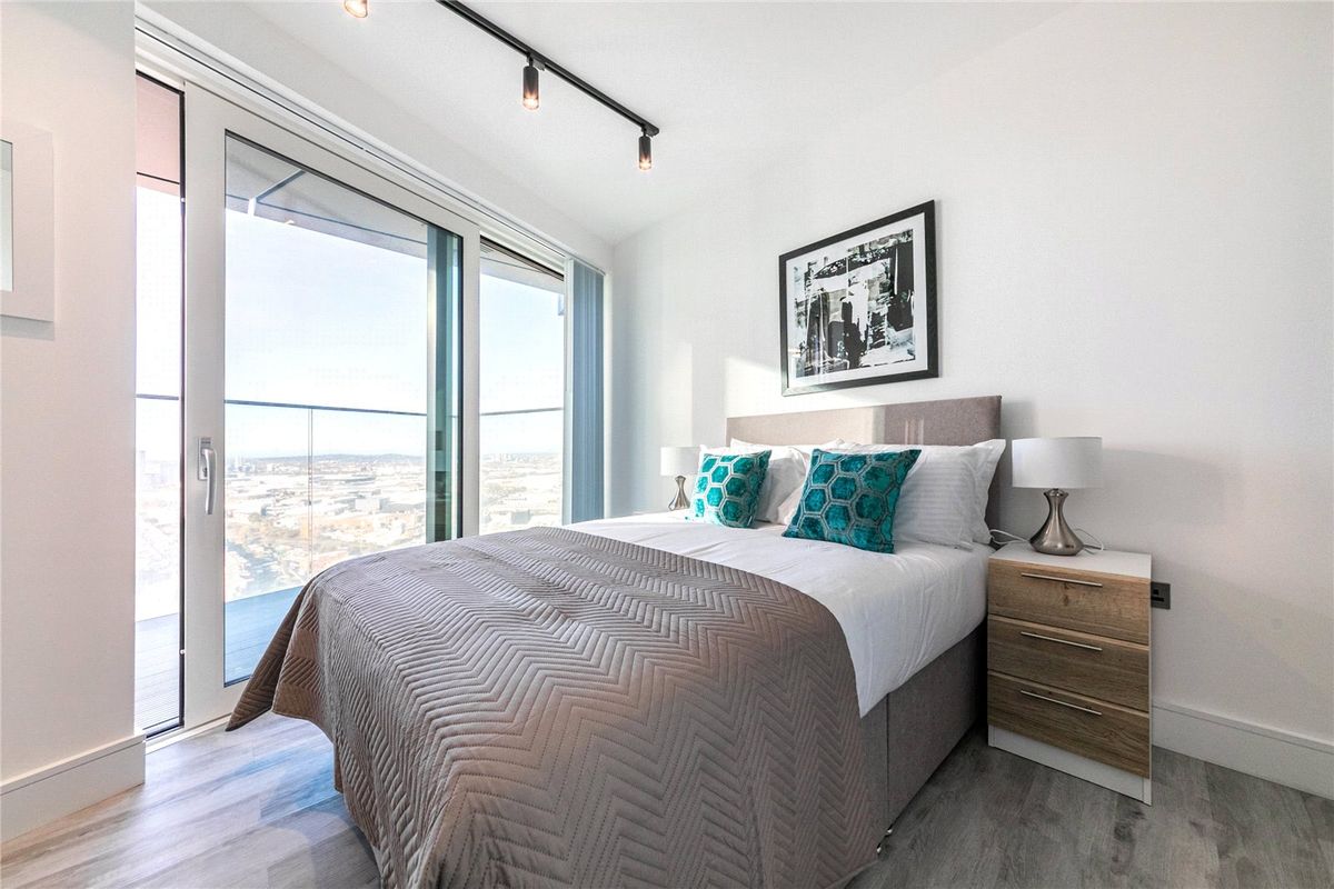 Icon Tower – Luxury One Bedroom Apartment thumbnail 10