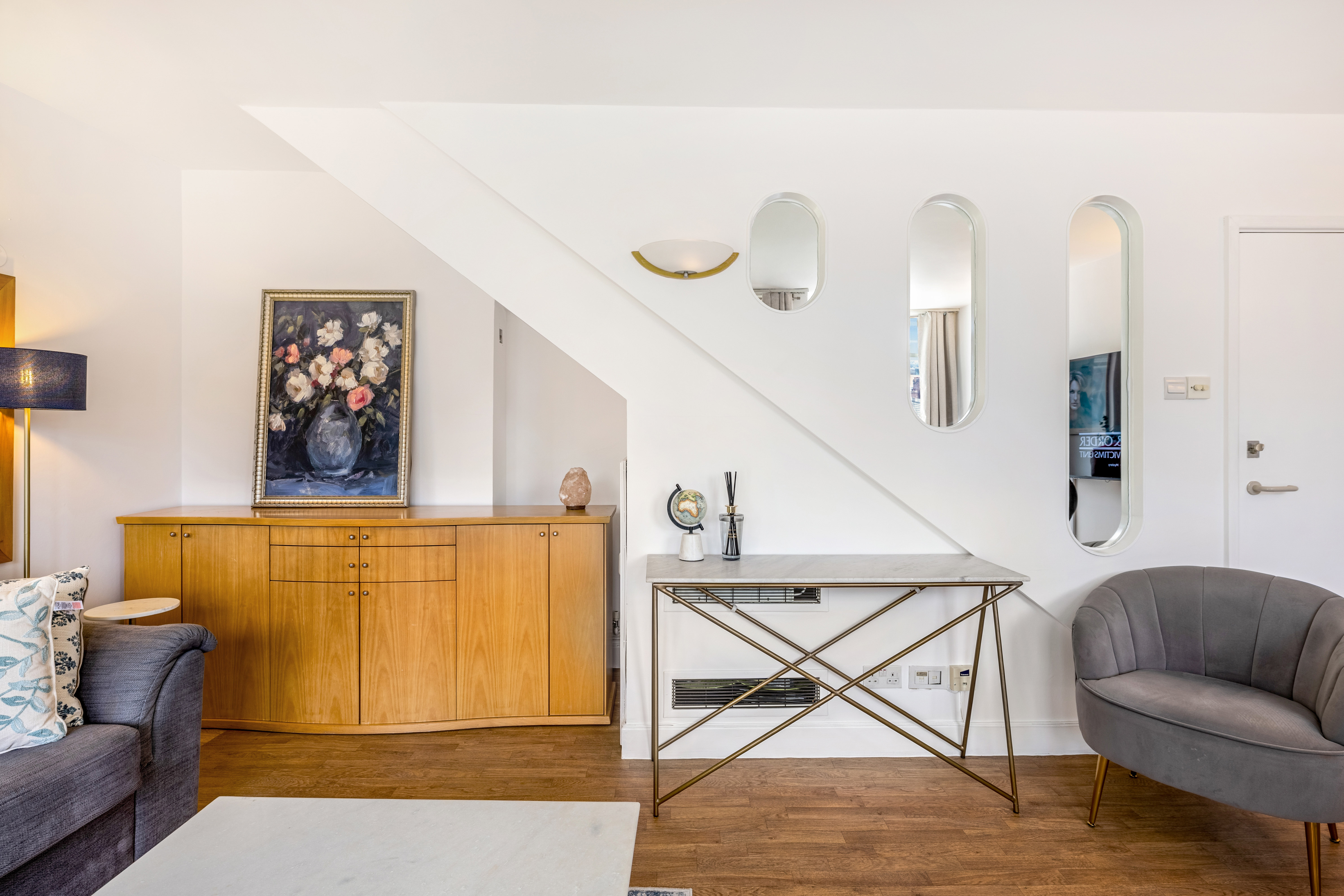 Luxury Two-Bedroom Duplex – Centre Point House thumbnail 7