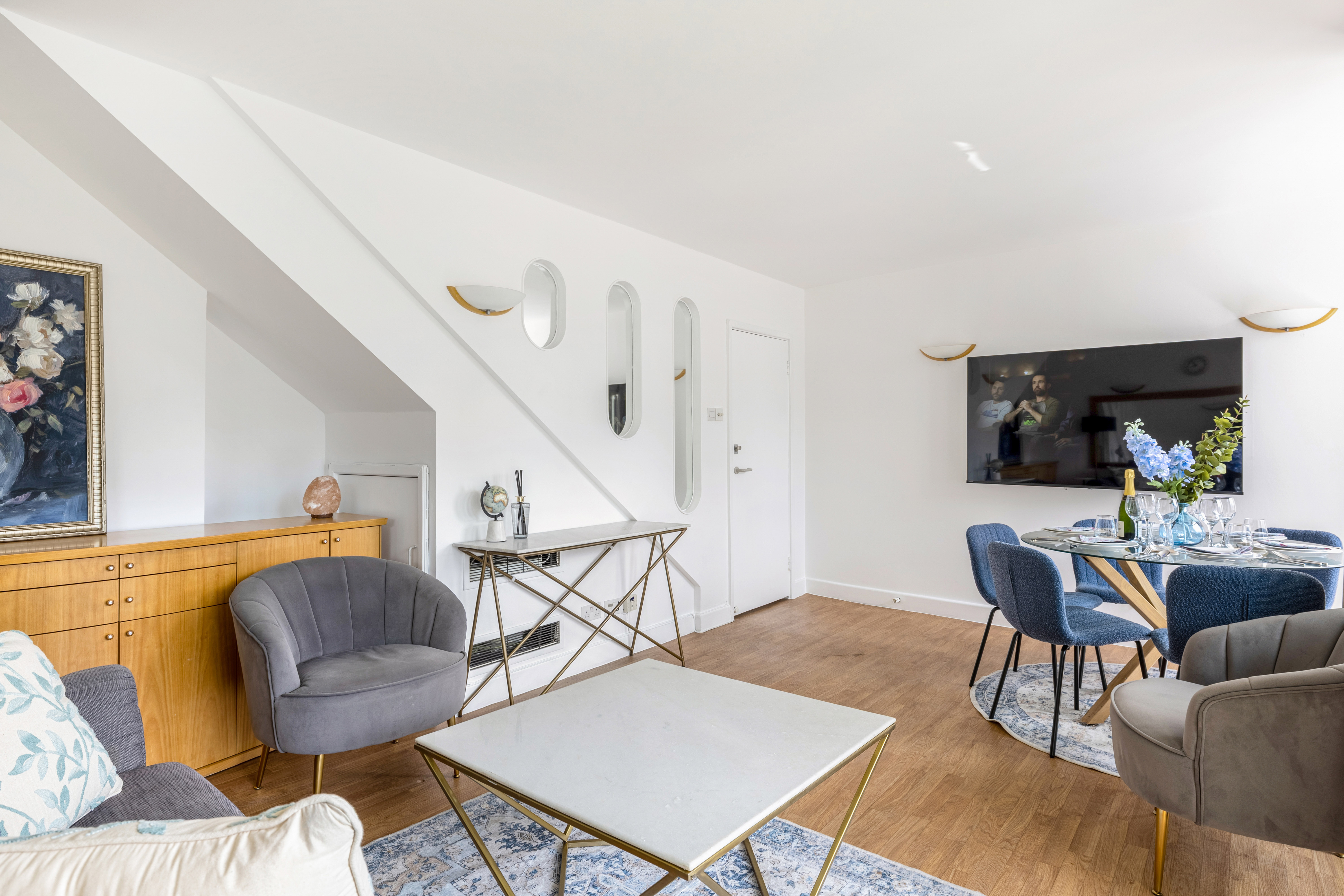 Luxury Two-Bedroom Duplex – Centre Point House thumbnail 5