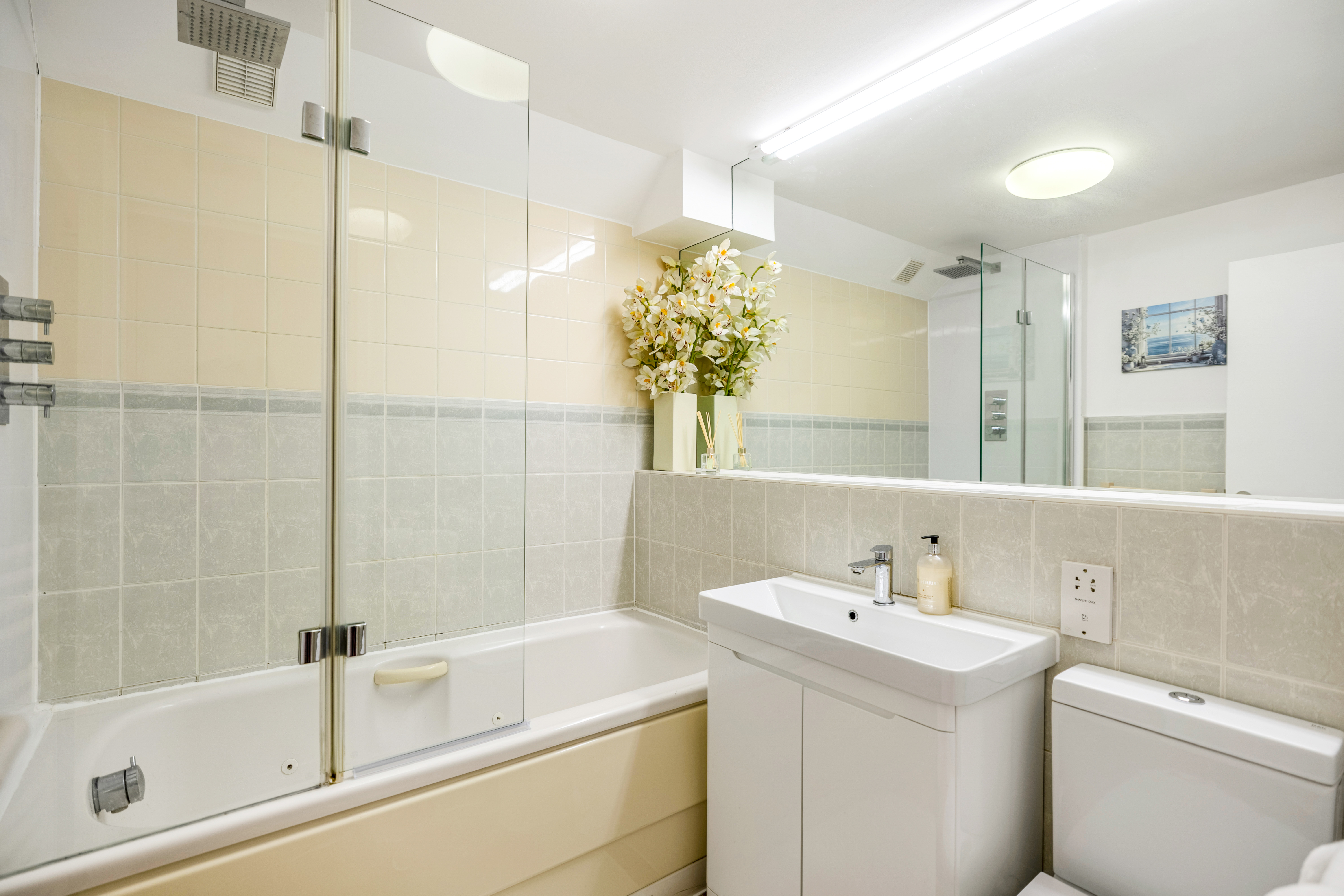 Luxury Two-Bedroom Duplex – Centre Point House thumbnail 15