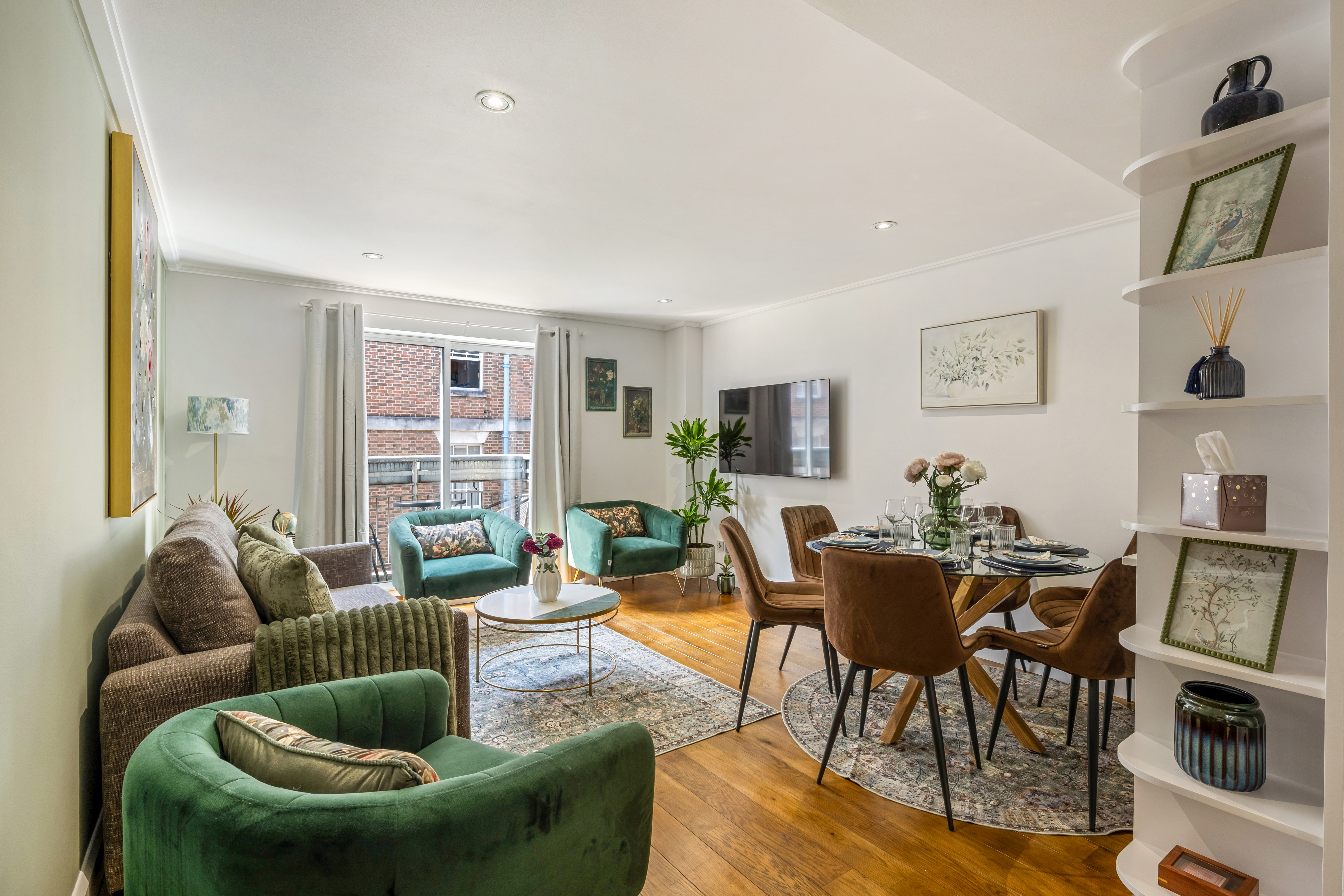 Poland Street – Luxury Two Bedroom Apartment thumbnail 3
