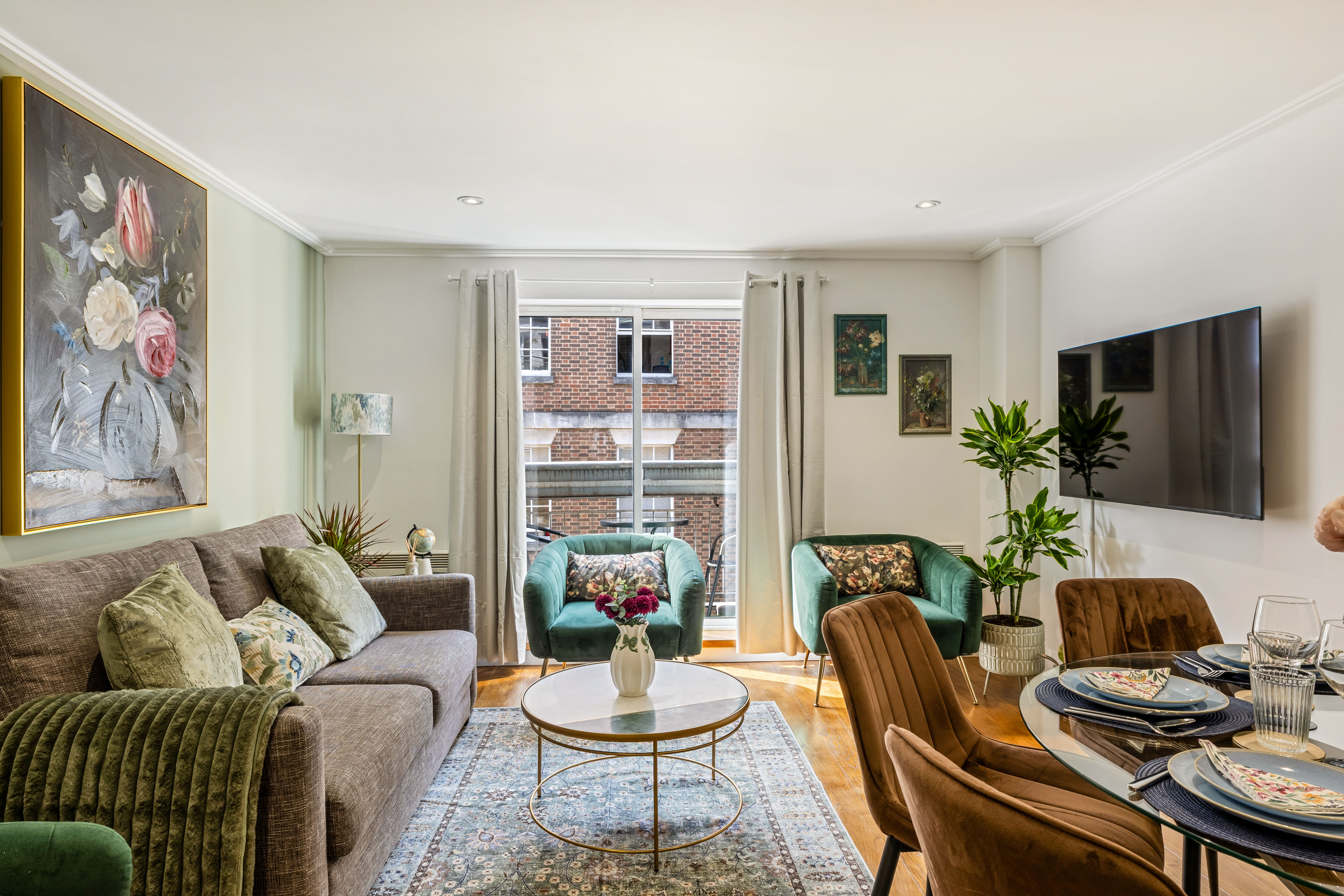 Poland Street – Luxury Two Bedroom Apartment