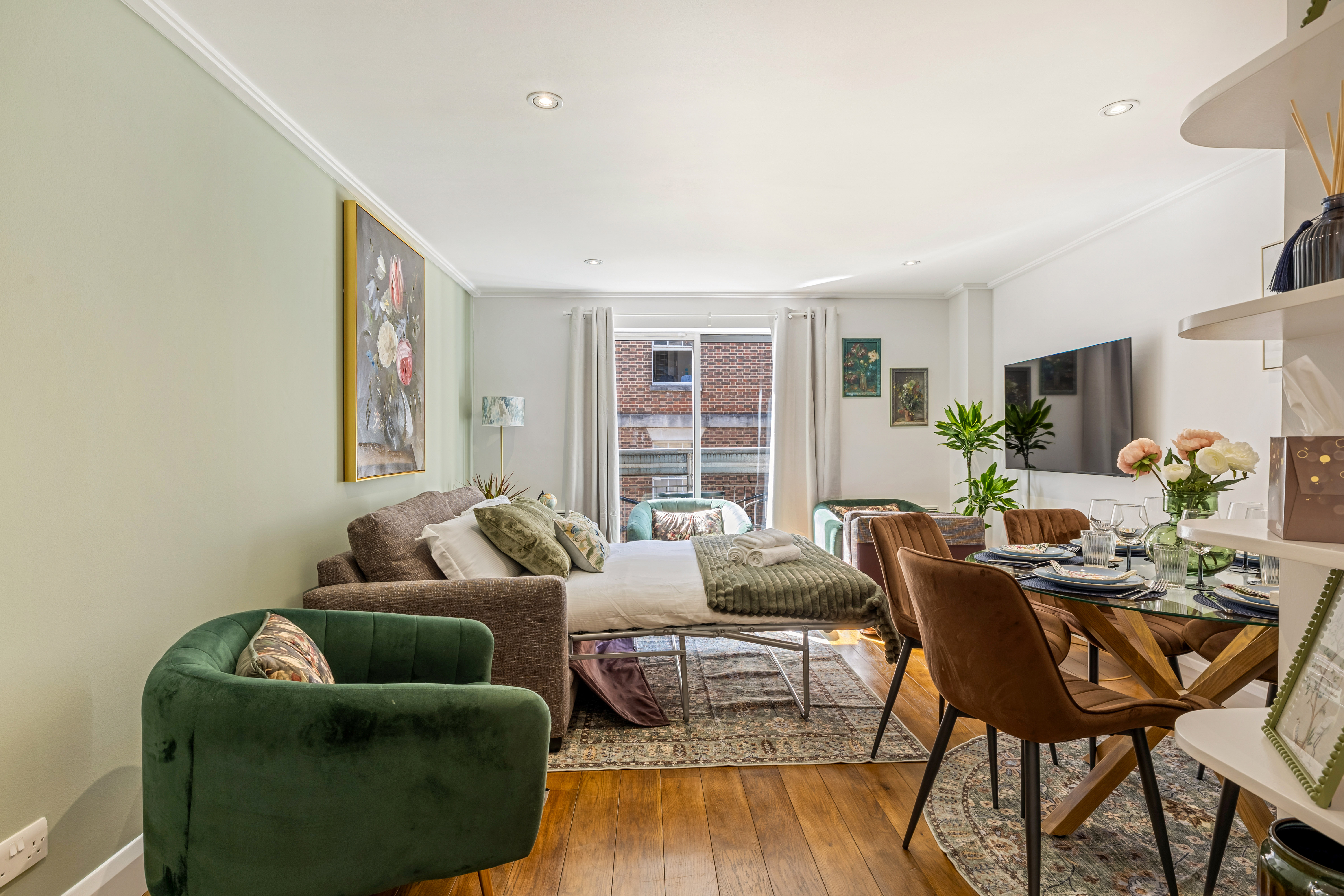 Poland Street – Luxury Two Bedroom Apartment thumbnail 4
