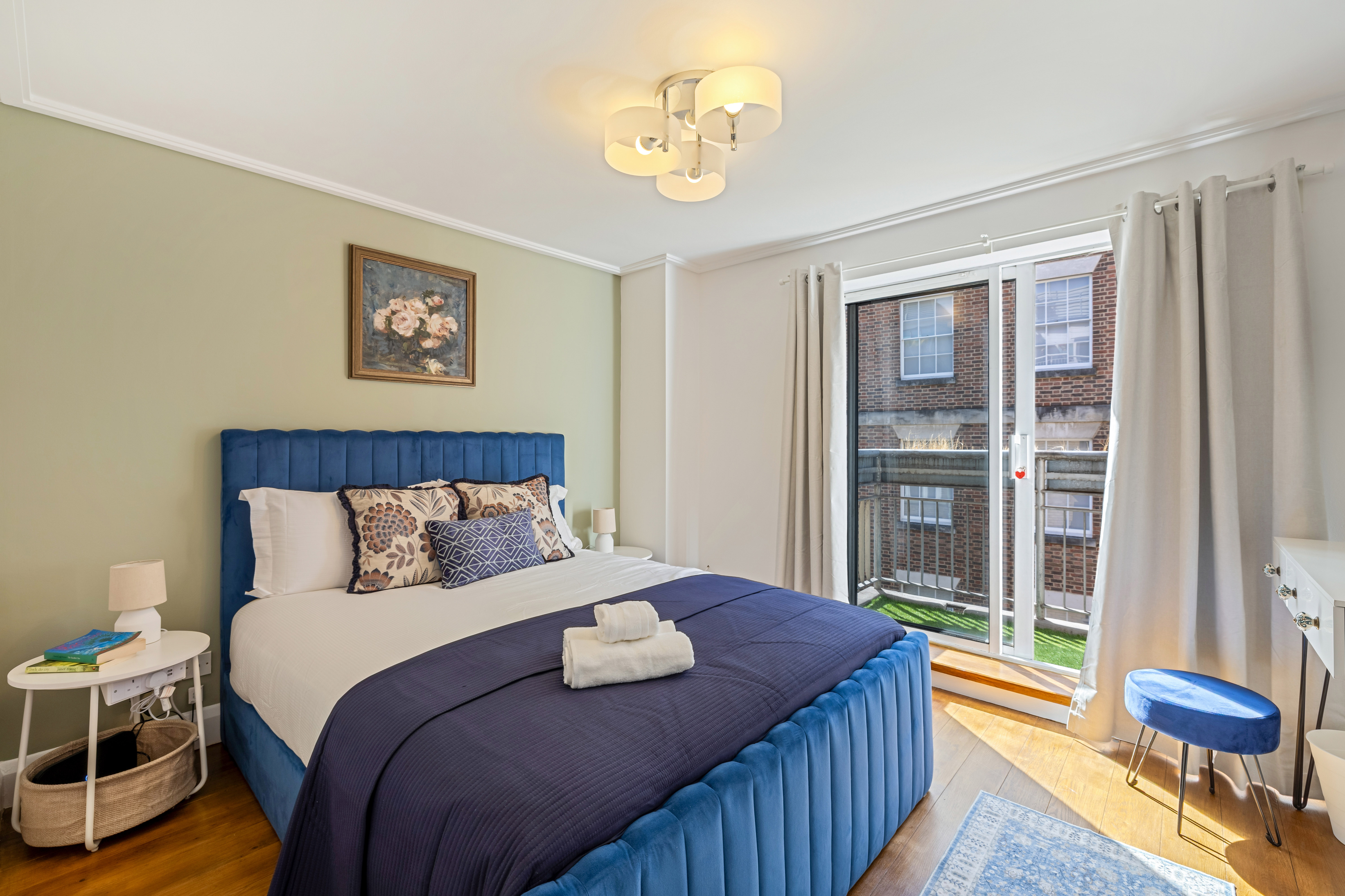 Poland Street – Luxury Two Bedroom Apartment thumbnail 11