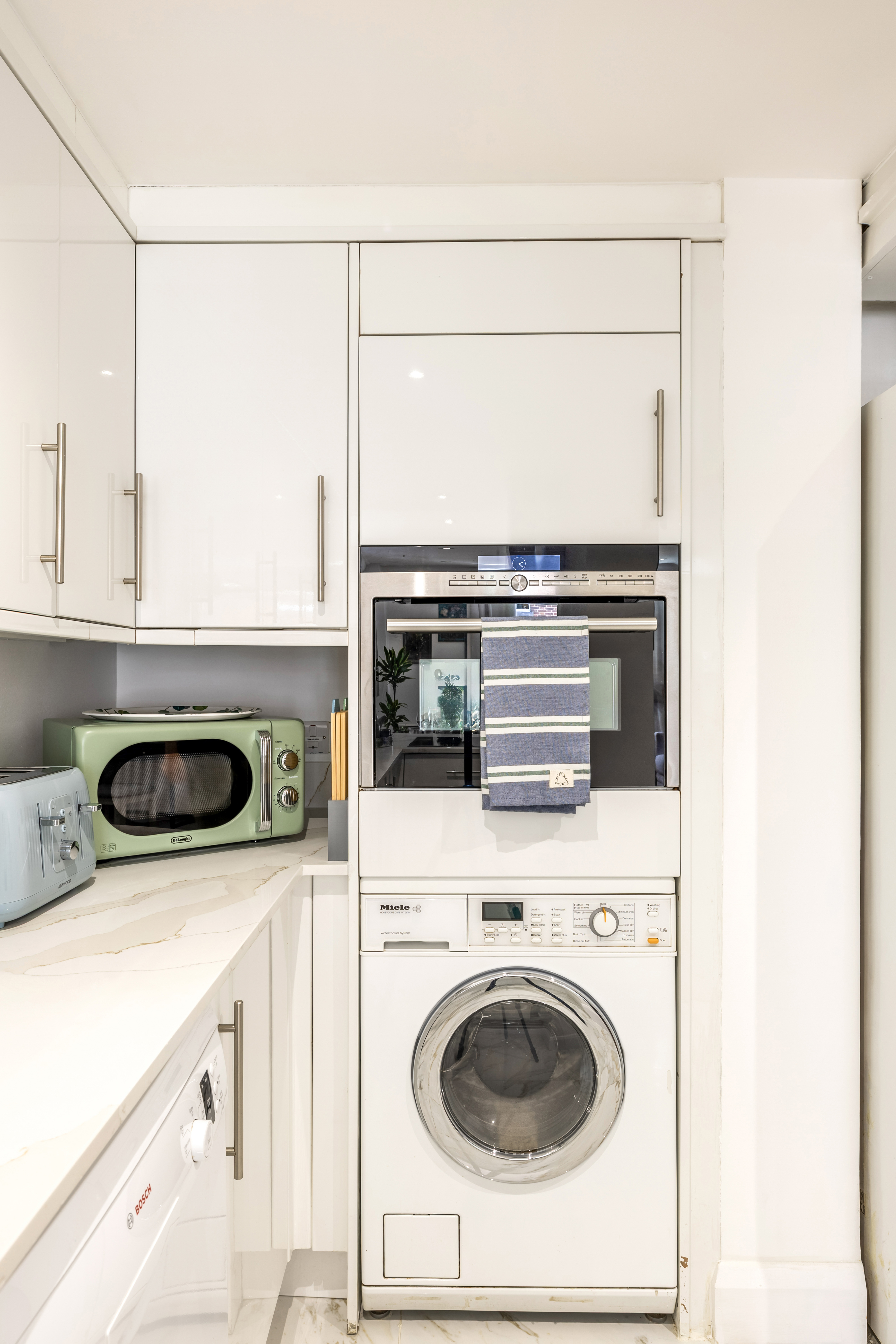 Poland Street – Luxury Two Bedroom Apartment thumbnail 24
