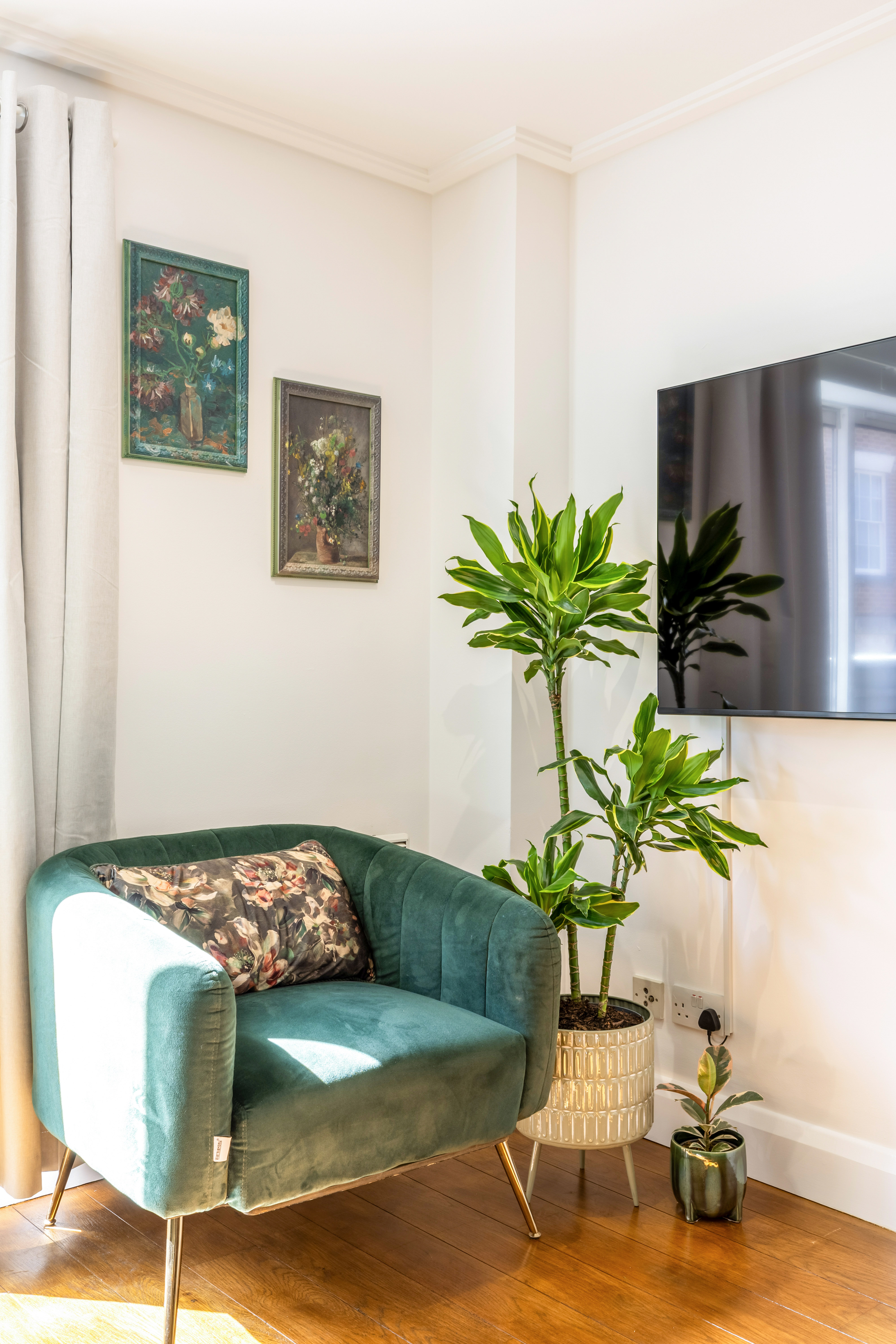 Poland Street – Luxury Two Bedroom Apartment thumbnail 9